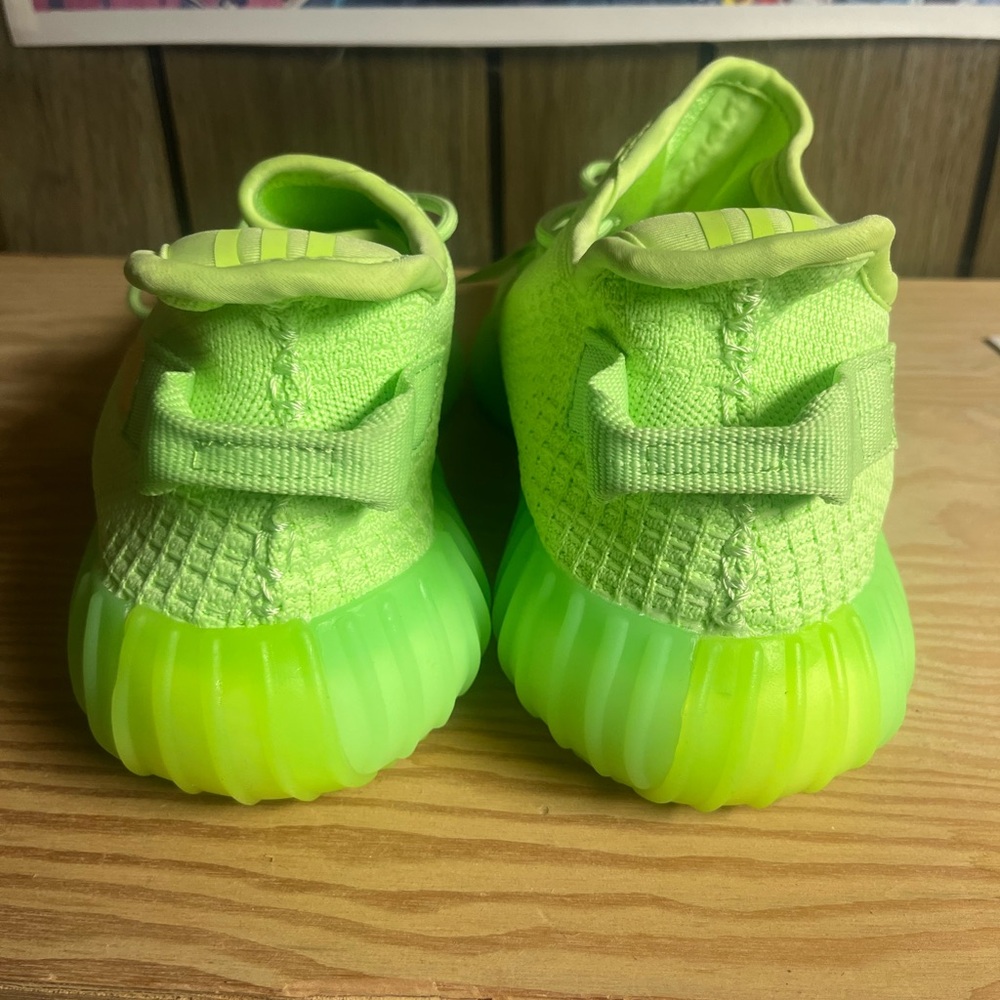 Yeezy 350 Glow - Picture 6 of 8